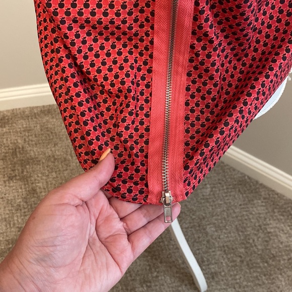 Apple printed tank top with cute zipper in back - Picture 4 of 5